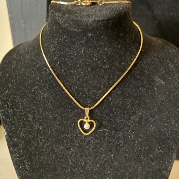 Floating Pearl in a little Heart of Gold Cage on an 80's Gold Electroplate 18" - Picture 3 of 5